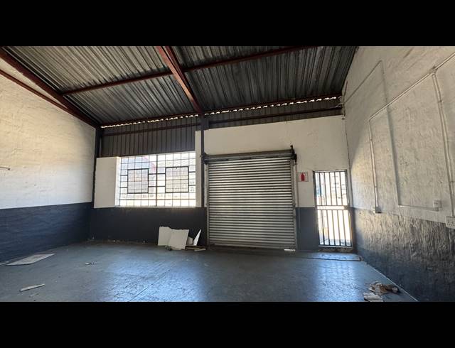 108M² WAREHOUSE TO LET IN WYNBERG